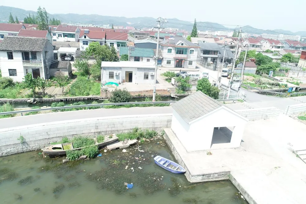 村庄河道航拍画面