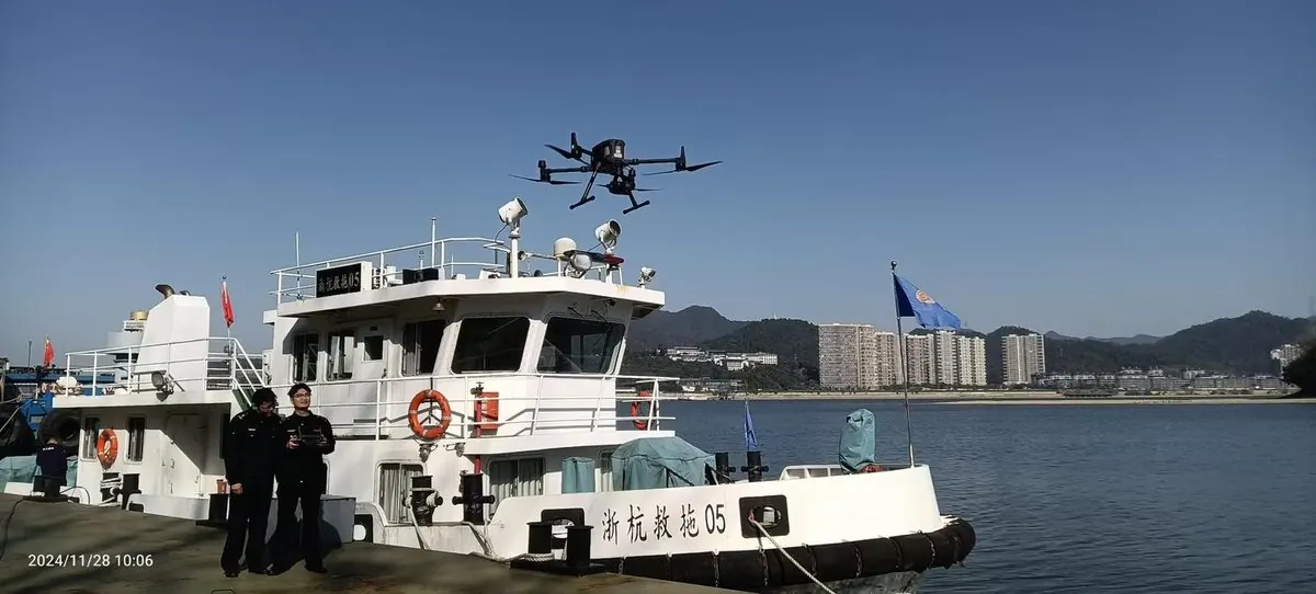 执法船上起降无人机,航道巡检作业